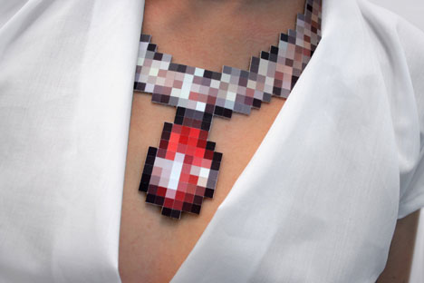mike_maaike_stolen_jewels2.jpg
